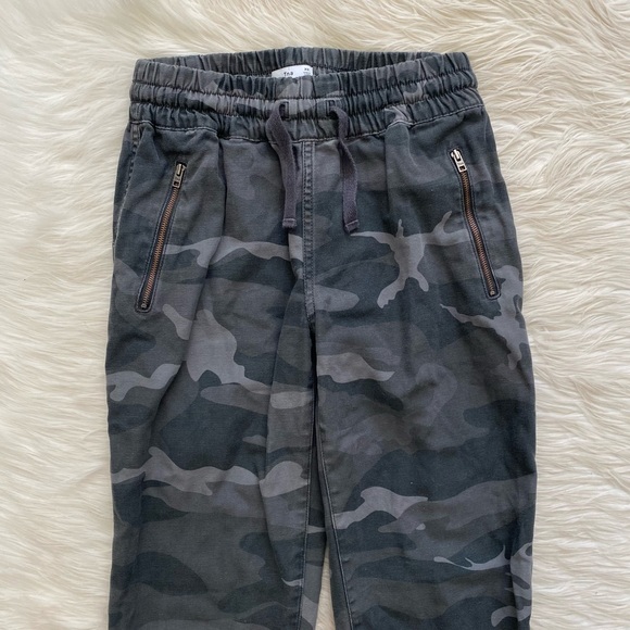 Aritzia TNA Gray Camo Jogger Pants - Picture 3 of 13